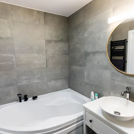 Tan'n'baum Jacuzzi House * Balatonfenyves