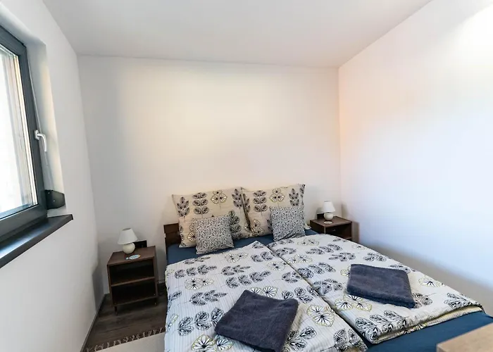 Tan'n'baum Jacuzzi House *